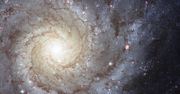 Jak wygląda Galaktyka Widmowa na wspólnym obrazie z teleskopów Webba i Hubble'a?