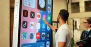 Zbudował wielkiego iPhone’a, który waży 200 kg i działa. Koszt projektu zwala z nóg