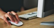 Pomoc czy zabranie pracy? 90% programistów korzysta z AI