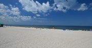 Słoneczny początek lata na plaży w Mrzeżynie - ZDJĘCIA