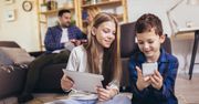 Dajesz dziecku telefon? Rób to z głową
