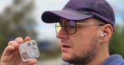 Załóż słuchawki i mów do etui. Takie są Nothing Ear (3)