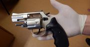 7 nielegalnych rewolwerów zabezpieczyła Policja w jednym ze sklepów