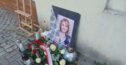 Lewica Płock złożyła kwiaty pod tablicą pamiątkową  posłanki Jolanty Szymanek-Deresz