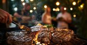 Z pozoru niewinne błędy na grillu mogą prowadzić do raka jelita! Zobacz, jak się chronić
