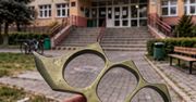 Uczeń przyniósł kastet, bo chciał pochwalić się kolegom. Reakcja dyrektora była natychmiastowa