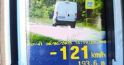 Jechał jak pirat - 121 km/h w zabudowanym