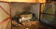 Pożar samochodu osobowego i motocykla w garażu