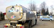 Policja zatrzymała ciężarówkę z wyciekiem mleka. Opony nadawały się tylko do utylizacji!