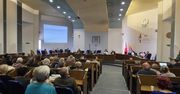 Burzliwa sesja Rady Miasta Płocka. Mieszkańcy pojawili się z transparentami