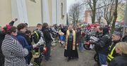 Motoświęconka we Włocławku. Motocykliści pod kościołem św. Stanisława