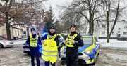 Chodzież: Policjanci rozdawali kamizelki odblaskowe