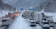 Śnieżny chaos na japońskiej autostradzie. Tragiczny karambol z udziałem około 50 pojazdów