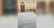 Trzy ofiary orkanu Fryderyka w Holandii. Silny wiatr przewraca ludzi