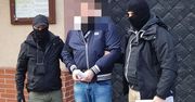 WROCŁAWSCY „ŁOWCY GŁÓW” ZATRZYMALI POSZUKIWANEGO ENĄ I LISTAMI GOŃCZYMI – UKRYWAŁ SIĘ OD BLISKO 3 LAT