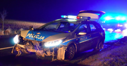 Radiowóz który jechał na interwencję wpadł w poślizg i wjechał do rowu