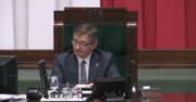 Sejm przyjął ustawę degradacyjną. Posłowie skandowali “precz z komuną!”
