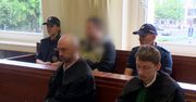 Ruszył proces mężczyzny, który rzucił dwulatką w drzwi, bo “nie szło mu w grze”