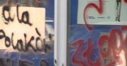 Wandale zdewastowali wejście do biura posła PO w Łodzi. Napisali “Polska dla Polaków” i “Złodzieje”