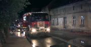 Zaprószenie ognia lub niedopałek przyczyną pożaru domu wielorodzinnego. Nikt nie został ranny