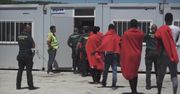 Łódź hiszpańskiej straży przybrzeżnej z 37 migrantami przybiła do portu w Barbate