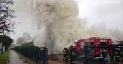 Ogromny pożar hurtowni na Dolnym Śląsku. Z ogniem walczy kilkanaście zastępów straży pożarnej