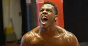 Jon Jones czeka na trzecią walkę z Cormierem. “Najpierw zamierzam zmierzyć się z nim w wadze półciężkiej. Chcę złamać jego wiarę, że może mnie pokonać”