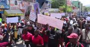 Płonące opony i gaz łzawiący na ulicach. Demonstranci starli się z policją w stolicy Haiti