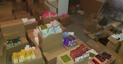 FUNKCJONARIUSZE POLICJI I KAS ZLIKWIDOWALI MAGAZYNY Z PODROBIONYMI PERFUMAMI, ODZIEŻĄ I ZEGARKAMI