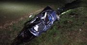 Samochód wypadł z drogi i dachował. Kierowca zginął na miejscu