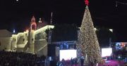 W Betlejem zapłonęły iluminacje na bożonarodzeniowej choince przez Bazyliką Narodzenia Pańskiego