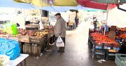 „Kiedyś za śledziem trzeba było stać pół dnia, a teraz wszystko jest”. Wigilijne zakupy na ostatnią chwilę