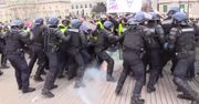 Starcia na ulicach Paryża w czasie protestu “żółtych kamizelek” Demonstracje trwają już od 8 tygodni