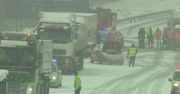 Sześć samochodów w tym dwie ciężarówki i bus zderzyły się na autostradzie A4