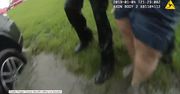 Kobieta w deszczu pomyliła drogę i… wjechała do jeziora. Policjanci wydostali z samochodu matkę, niewidomą córkę i psa przewodnika