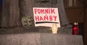 „Oczekuję, że Kościół przeprosi za swoje grzechy”. Kolejny protest przed pomnikiem ks. H. Jankowskiego w Gdańsku