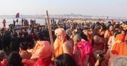 140 milionów wiernych wykąpie się w świętej wodzie trzech rzek. Obchody święta Ardh Kumbh Mela w Indiach