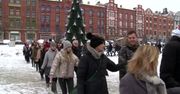 Polonez w centrum Rudy Śląskiej. Maturzyści zatańczyli z wiceprezydentem miasta
