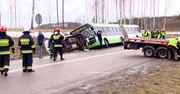 Wpadek autobusu i osobówki pod Białymstokiem. Pięcioro dzieci trafiło do szpitala