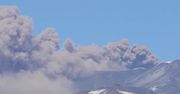 Etna znowu się przebudziła. Nad wulkanem pojawiły się kłęby dymu