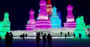35. Chiński Festiwal Lodu i Śniegu przedwcześnie zamknięty. Lodowe rzeźby roztopiły się