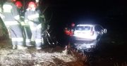 Policjanci uratowali kobietę z tonącego samochodu tonącego samochodu