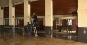 Usuwanie zniszczeń w jednym z kościołów w Kolombo na Sri Lance, w którym doszło do zamachu