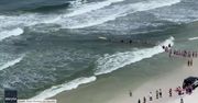 Dwie osoby porwane przez ocean w głąb Zatoki Meksykańskiej. Plażowicze utworzyli łańcuch życia