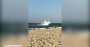 Awaryjne wodowanie awionetki na płytkich wodach u wybrzeży USA. Wszystko nagrał plażowicz