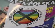 “Tak zaczynały się pogromy”. Reakcje po publikacji tygodnika z naklejką “Strefa wolna od LGBT”