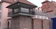Zatrzymano uciekiniera z aresztu śledczego w Jeleniej Górze. W akcji brało udział 100 policjantów