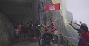 Drabina do Nieba zdobyta w 56 sekund. Niezwykły wyczyn chińskiego motocyklisty