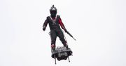 “Latający człowiek” przeleciał nad kanałem La Manche na flyboardzie