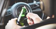 Pijana kobieta w zaawansowanej ciąży uderzyła autem w przydrożne bariery